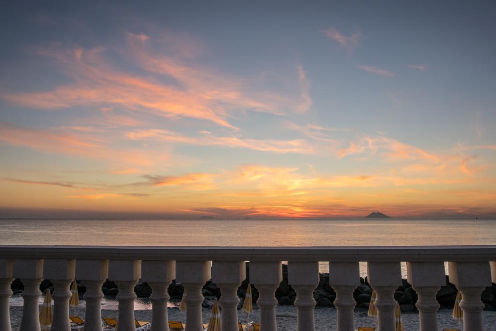 Hotel Resort Rocca Di Vadaro กาโปวาติกาโน ภายนอก รูปภาพ